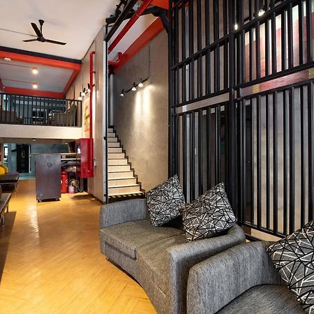 Buri Hostel Bangkok Esterno foto