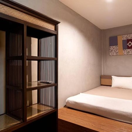 Buri Hostel Bangkok Esterno foto