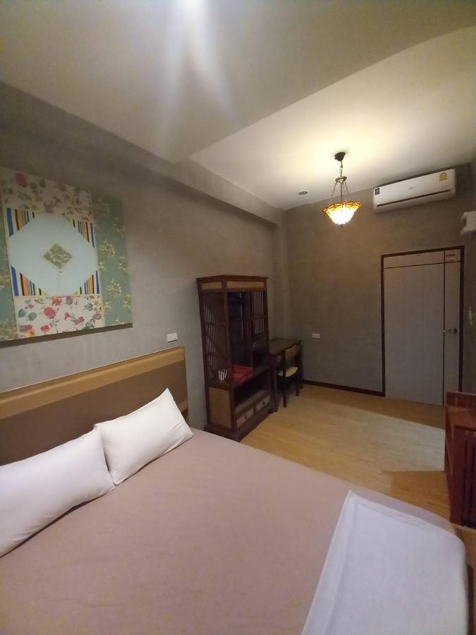 Buri Hostel Bangkok Esterno foto