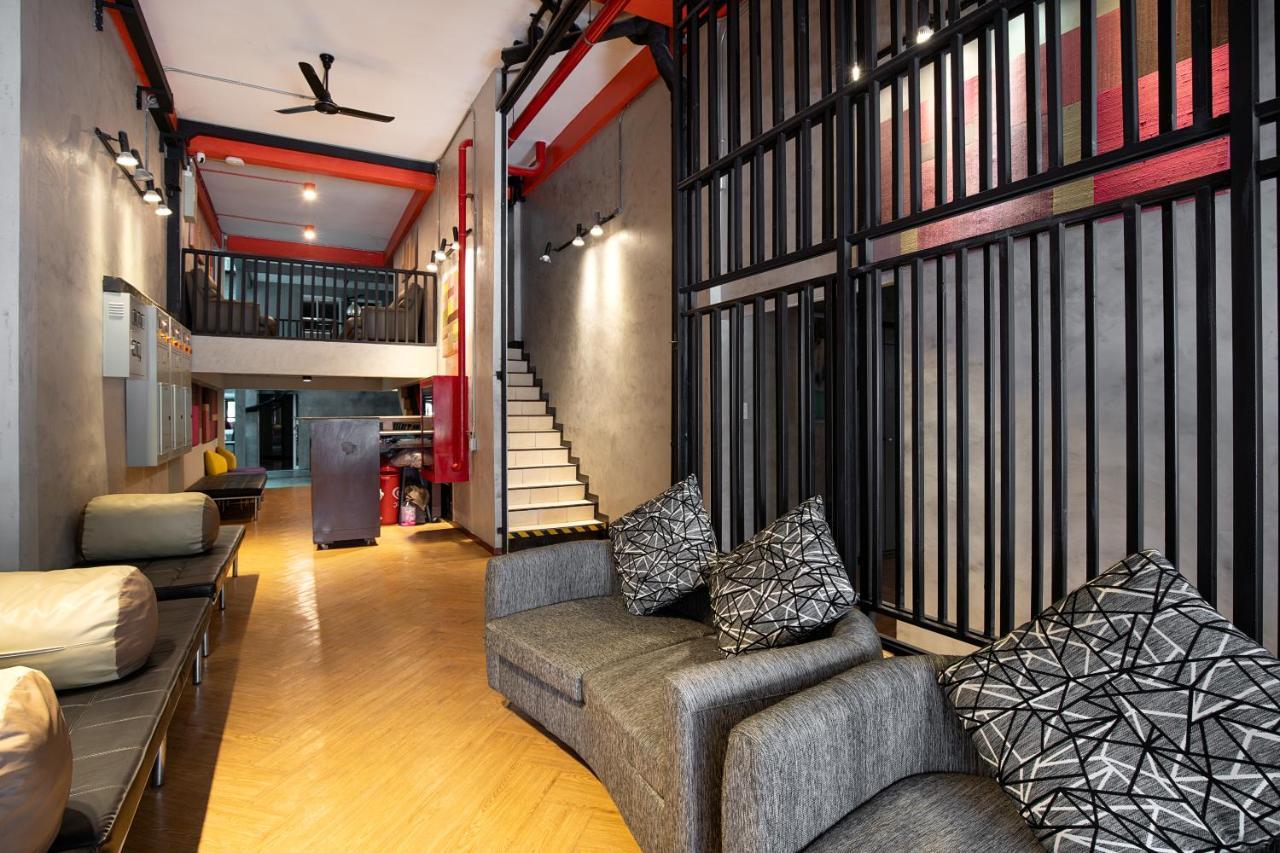 Buri Hostel Bangkok Esterno foto