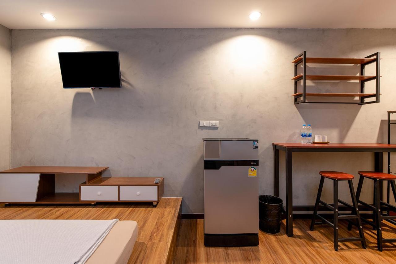 Buri Hostel Bangkok Esterno foto