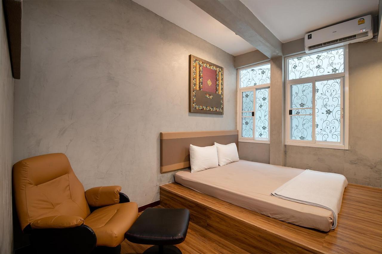 Buri Hostel Bangkok Esterno foto
